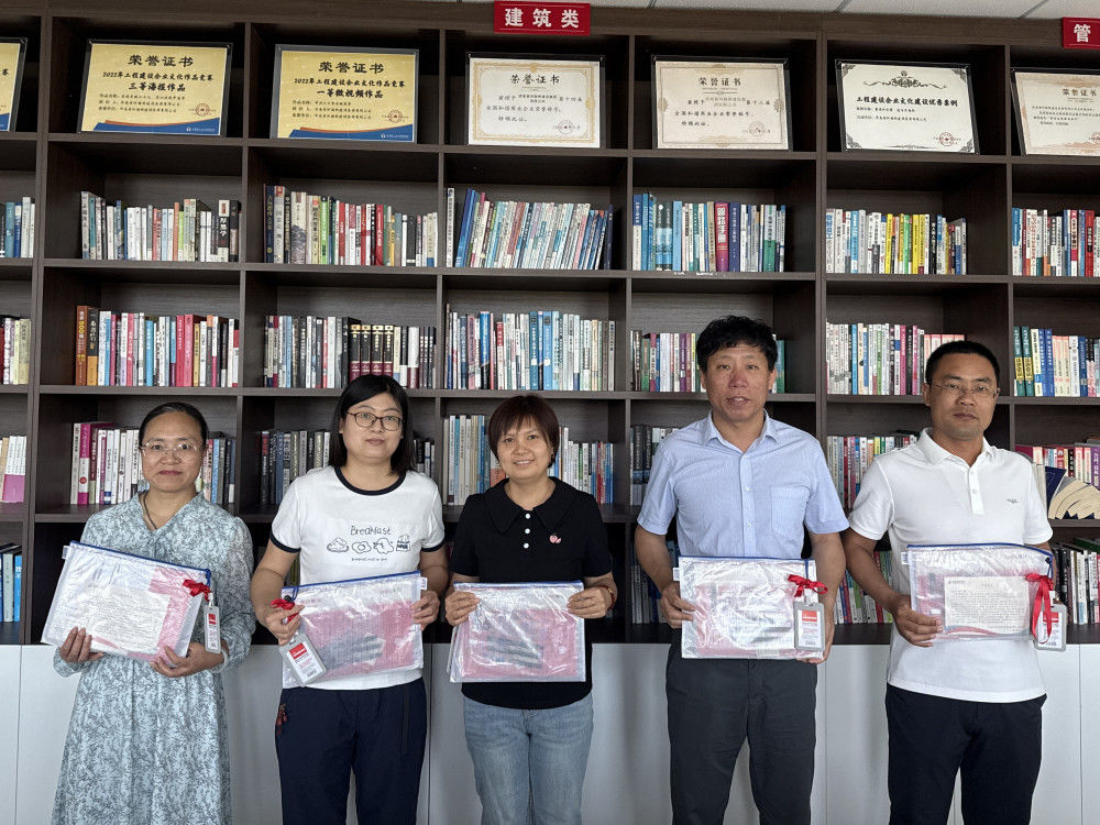 工會(huì)發(fā)文具.jpg 工會(huì)發(fā)文具.jpg